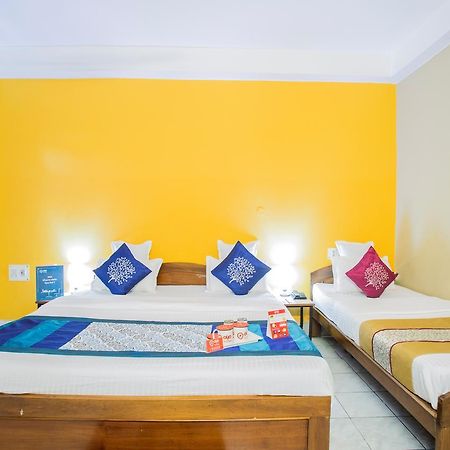 Breeze Hotel Силигури Экстерьер фото