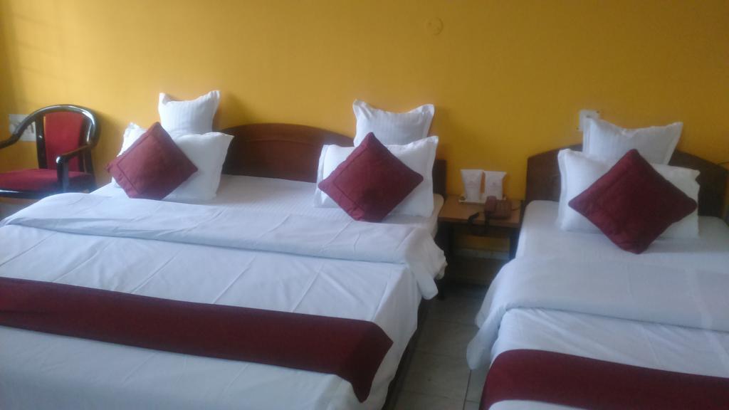 Breeze Hotel Силигури Номер фото