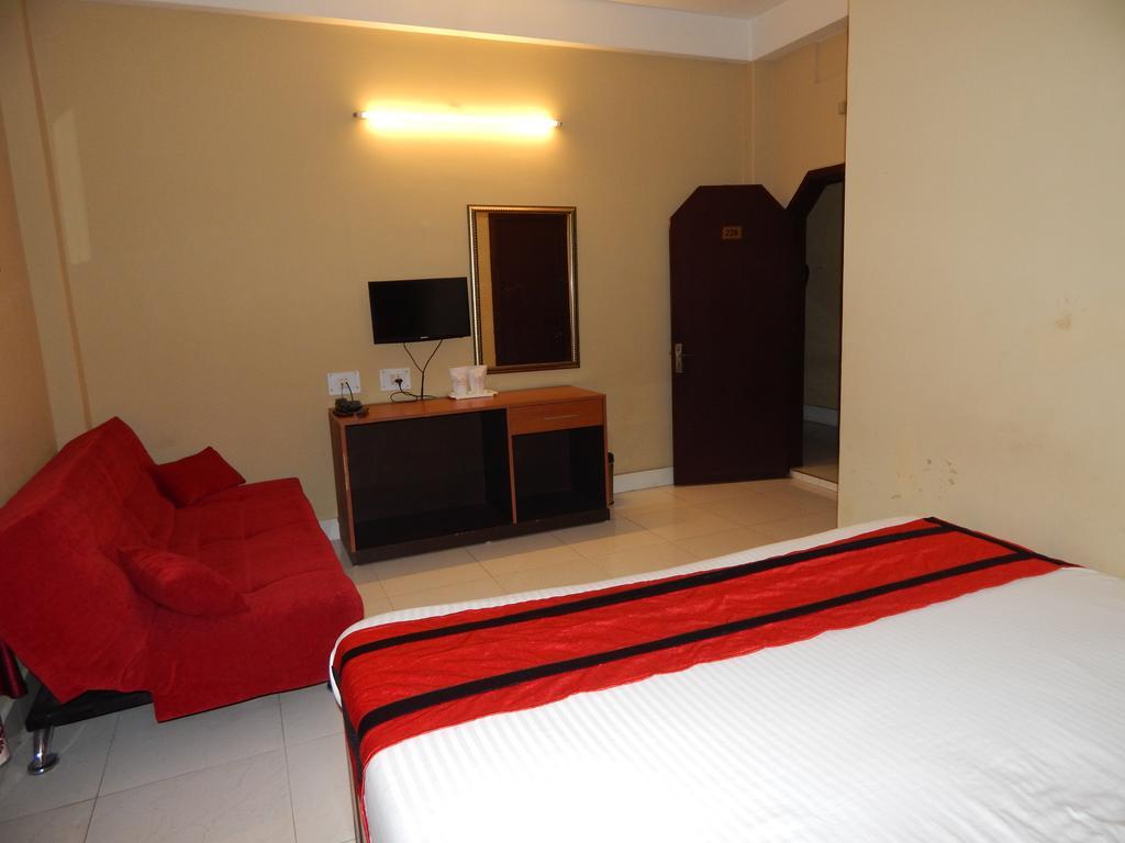 Breeze Hotel Силигури Экстерьер фото