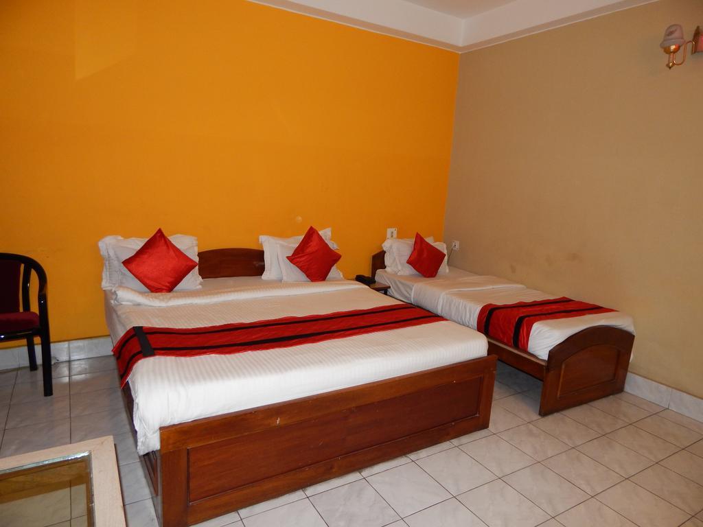 Breeze Hotel Силигури Номер фото