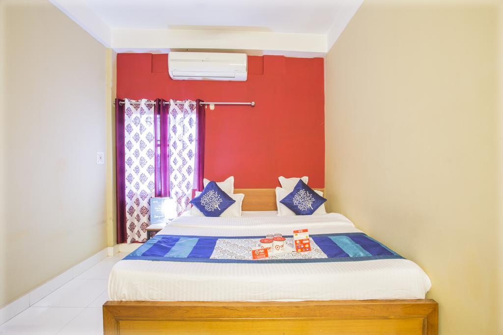 Breeze Hotel Силигури Номер фото