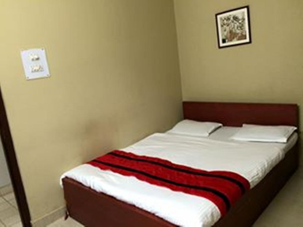 Breeze Hotel Силигури Экстерьер фото