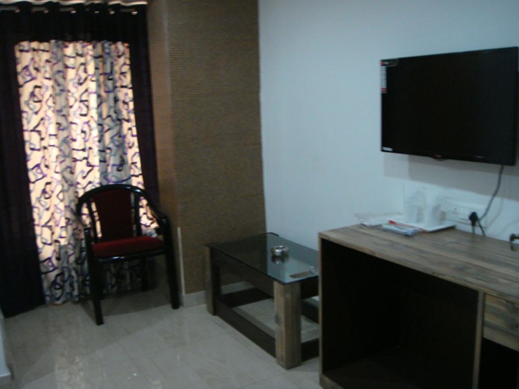 Breeze Hotel Силигури Номер фото