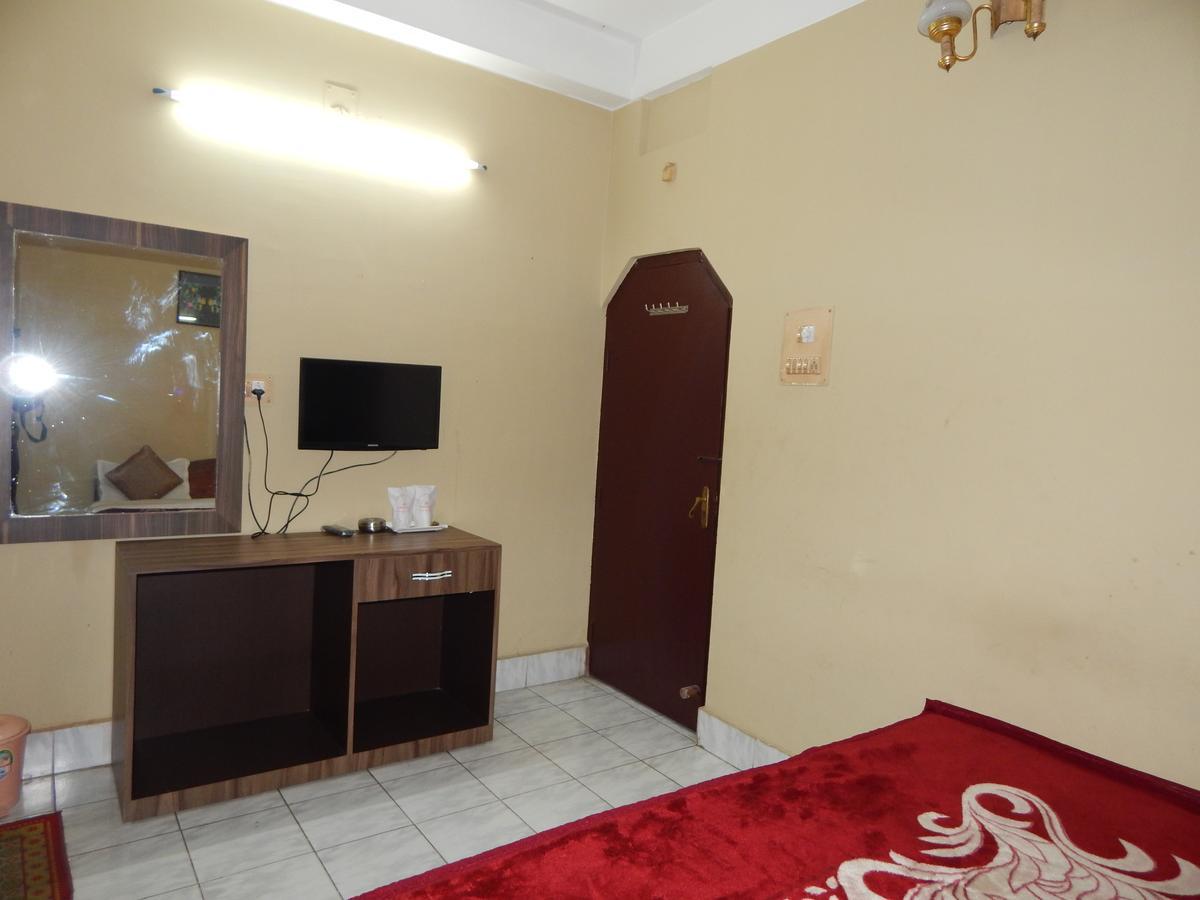Breeze Hotel Силигури Экстерьер фото