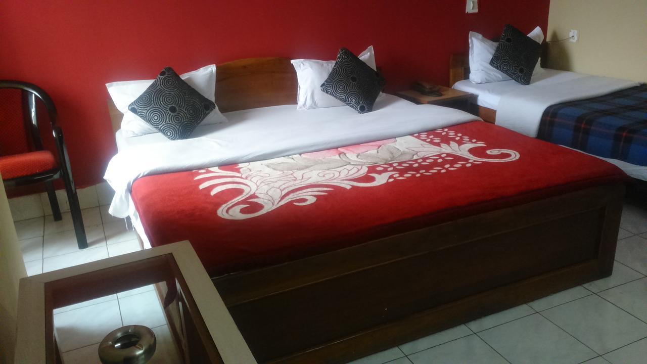 Breeze Hotel Силигури Экстерьер фото