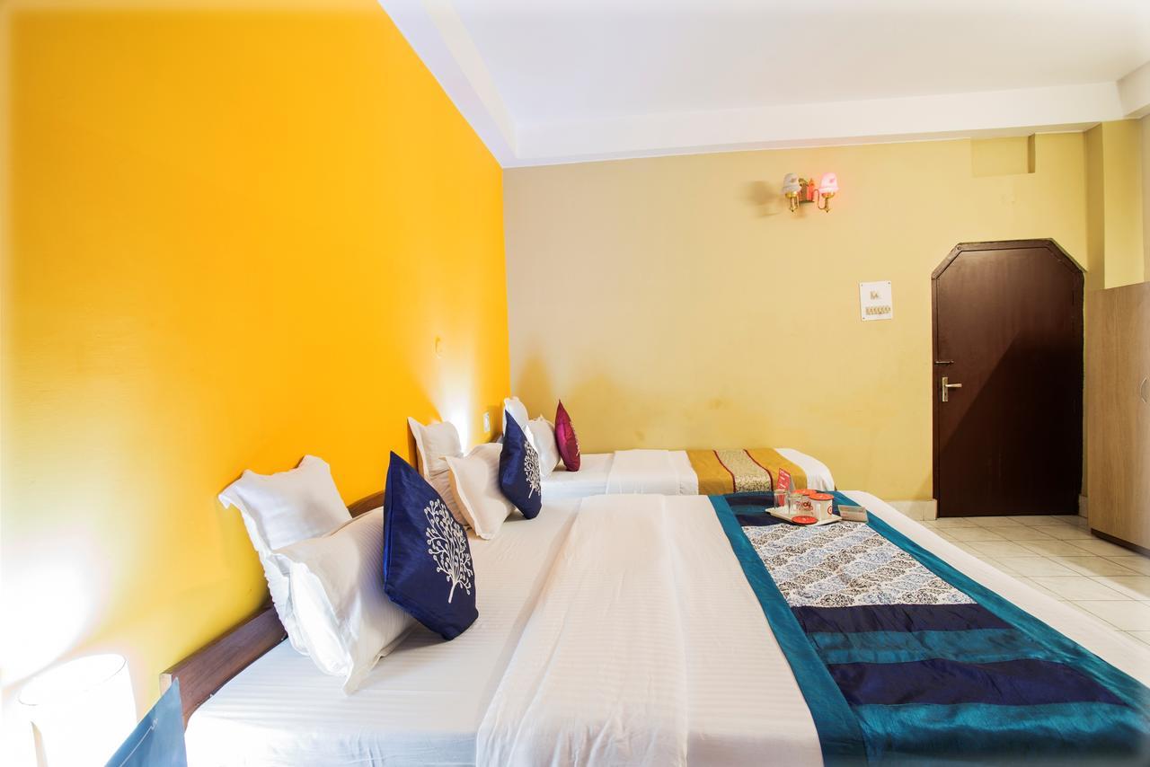 Breeze Hotel Силигури Экстерьер фото