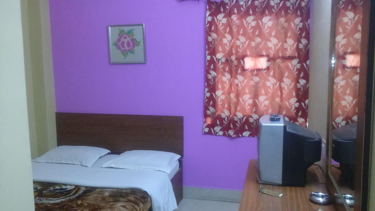 Breeze Hotel Силигури Экстерьер фото