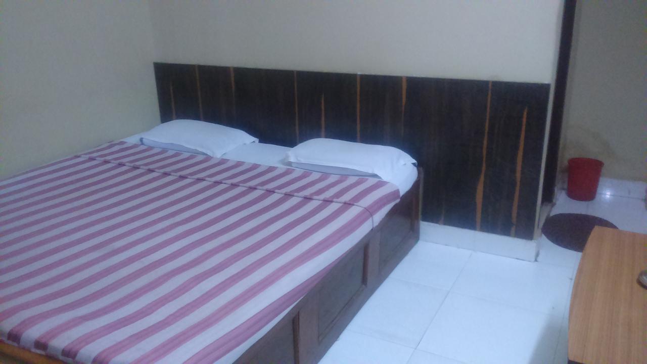 Breeze Hotel Силигури Экстерьер фото
