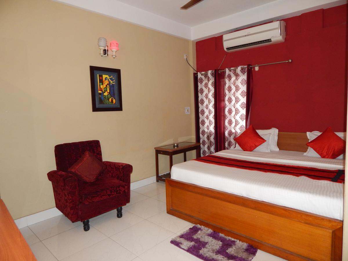 Breeze Hotel Силигури Экстерьер фото