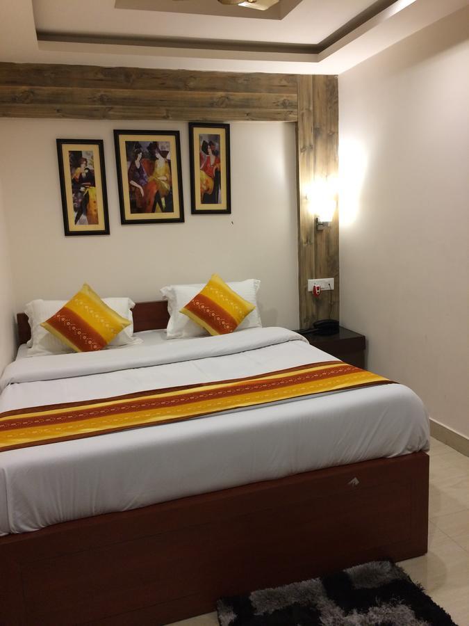 Breeze Hotel Силигури Экстерьер фото